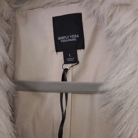 Vera Wang Plush Fur Coat. Excellent Condition..Never Worn. - Picture 3 of 8